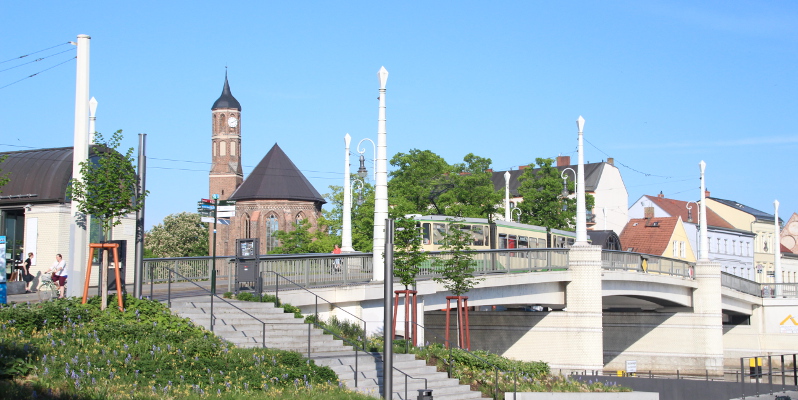 Brandenburg an der Havel: Jahrtausendbrücke mit St. Johanniskirche