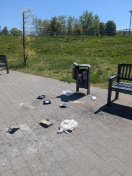 Foto: Abfall und Grillstätte 