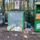 Foto: Nicht ganz korrekt abgelegte, gelbe Säcke 