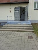 Foto: Hauptstr. 64a Unfallgefahr Nebeneingang 3-Feldhalle 