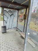 Foto: Kaputte Bank &amp; Graffiti  