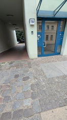 Foto: Pflaster schadhaft Höhe Hausnummer 11a 