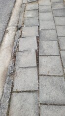 Foto: Kaputter Fußweg 