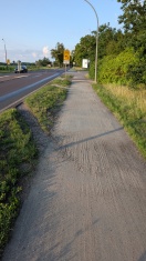 Foto: Radwegflächen extrem verschmutzt  