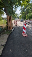 Foto: Edeka Neubau Baustellenbereich unzureichende Mindestbreite für Zweirichtungs Gehweg  