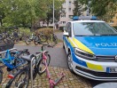 Foto: behinderndes parken auf Schulgelände 