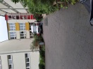 Foto: behinderndes parken vor Eingangstür zur Havelschule 