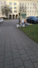 Foto: Unrat am Kleidercontainer 