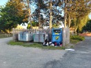 Foto: Altkleidercontainer überfüllt 