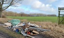 Foto: Müll und Bauschutt abgeladen  