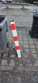 Foto: Poller beschädigt 