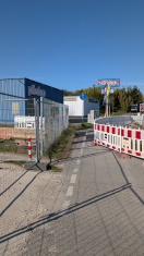 Foto: Radwege beidseitig Altstadtbahnhof blockiert - gefährlicher Eingriff in den Straßenverkehr  