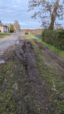 Foto: Lärmbelästigung u. verschmutzte Wege 