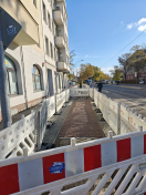 Foto: Baustelle Fernwärme Unzureichende Lösung Ecke harlunger Straße zum einfädeln der Radfahrer in den Verkehr  