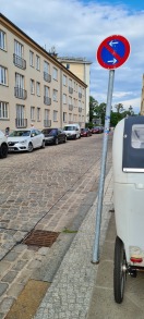 Foto: Schild mal wieder umgefahren  