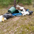 Foto: Schlimmer Müllhaufen vor der Autobahn 