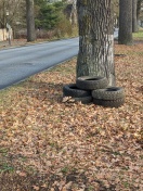 Foto: Reifen anstelle des mobilen Blitzers 