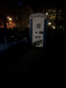 Foto: Dixi Klo auf Parkplatz  