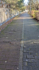 Foto: Weg über Honigberg - Pflaster hebt sich an 