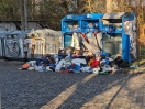 Foto: Kleidercontainer geöffnet  