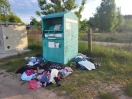 Foto: Altkleider Container ausgeräumt  