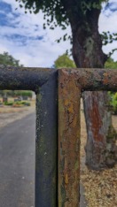 Foto: Friedhof Tor klemmt 