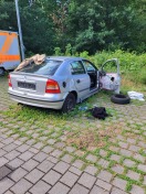 Foto: Zerlegtes Auto / Müll 