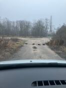 Foto: Müll/Scherben auf dem wilden Parkplatz ggü Ziegelofen 