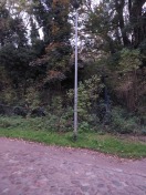 Foto: Defekte Strassen laterne geht kurz an dann wieder aus wiederholend 