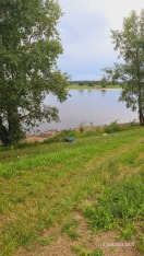 Foto: Am Deich/ Ecke Klärenweg liegt Müll/ Zelt 