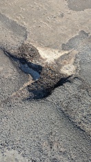 Foto: Großes Straßenloch in Kuhlowitz  