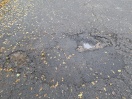 Foto: Im Asphalt Löcher 