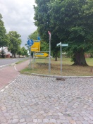 Foto: Besprühtes Straßenschild  