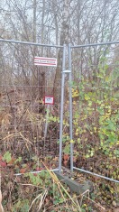 Foto: Hydrant ist weiterhin nicht zugänglich.  