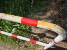 Foto: Maschinenöl auf Absperrung geschmiert 