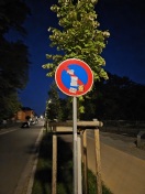 Foto: Beklebtes Verkehrsschild 