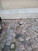 Foto: Loser herausragender Pflasterstein 