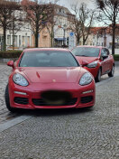 Foto: verkehrswidriges Parken auf Gehweg 