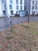 Foto: beschädigter Abgrenzungspfosten 