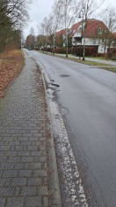 Foto: Löcher am Strassenrand 
