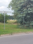 Foto: Verdecktes Straßennamenschild  