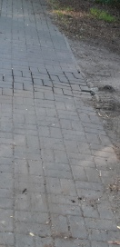 Foto: Gehweg kaputtgefahren 