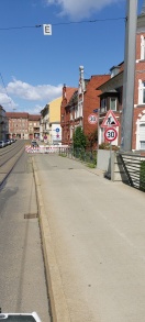 Foto: Doppelte Beschilderung Prüfen - nach neuer StVO Lückenschluss der 30 km/h Abschnitte zulässig  