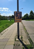 Foto: Tiefhängendes Wahlplakat 