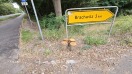 Foto: Metallbehälter mit unbekanntem Inhalt steht an der Abfahrt von B2 kommend nach Brachwitz fahrend. 