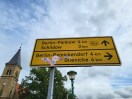 Foto: Straßenschild beklebt 