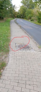 Foto: Radwegfläche schadhaft - verkehrssicherungspflicht nachkommen  