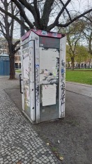 Foto:  ungenutzte Telefonzelle 