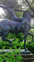Foto: Bronzeskulptur Reitende Amazone  