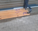 Foto: Beschmierte Bänke 